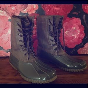 Madden Girl Flurry rain boots